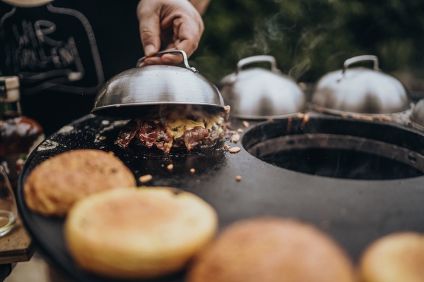 MOESTA BBG - Burger Cover XL 2er Set Anwendung